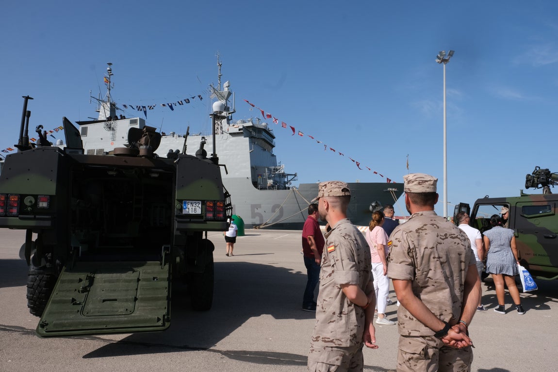 En imágenes: Día de las Fuerzas Armadas en Cádiz