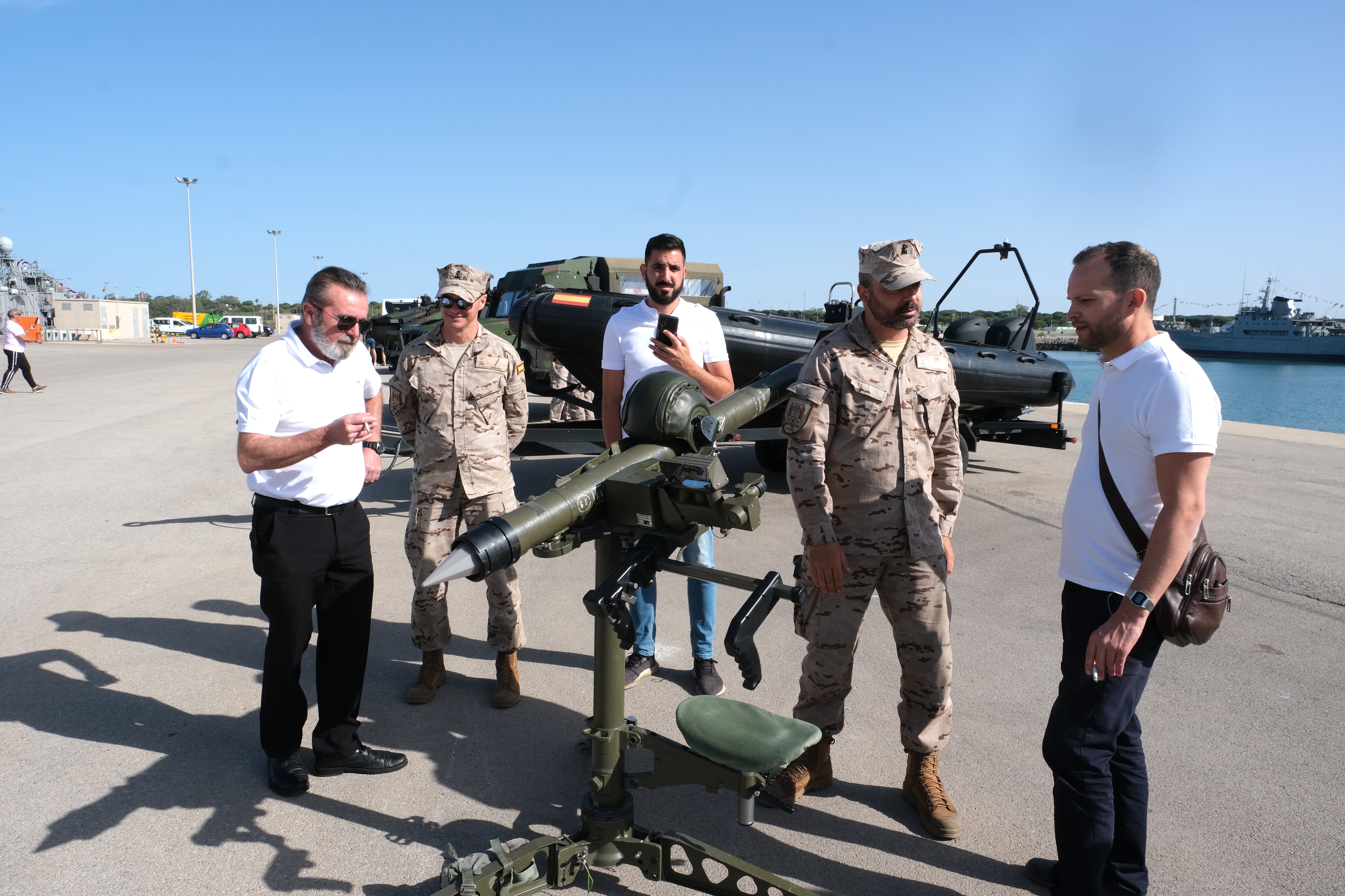 En imágenes: Día de las Fuerzas Armadas en Cádiz