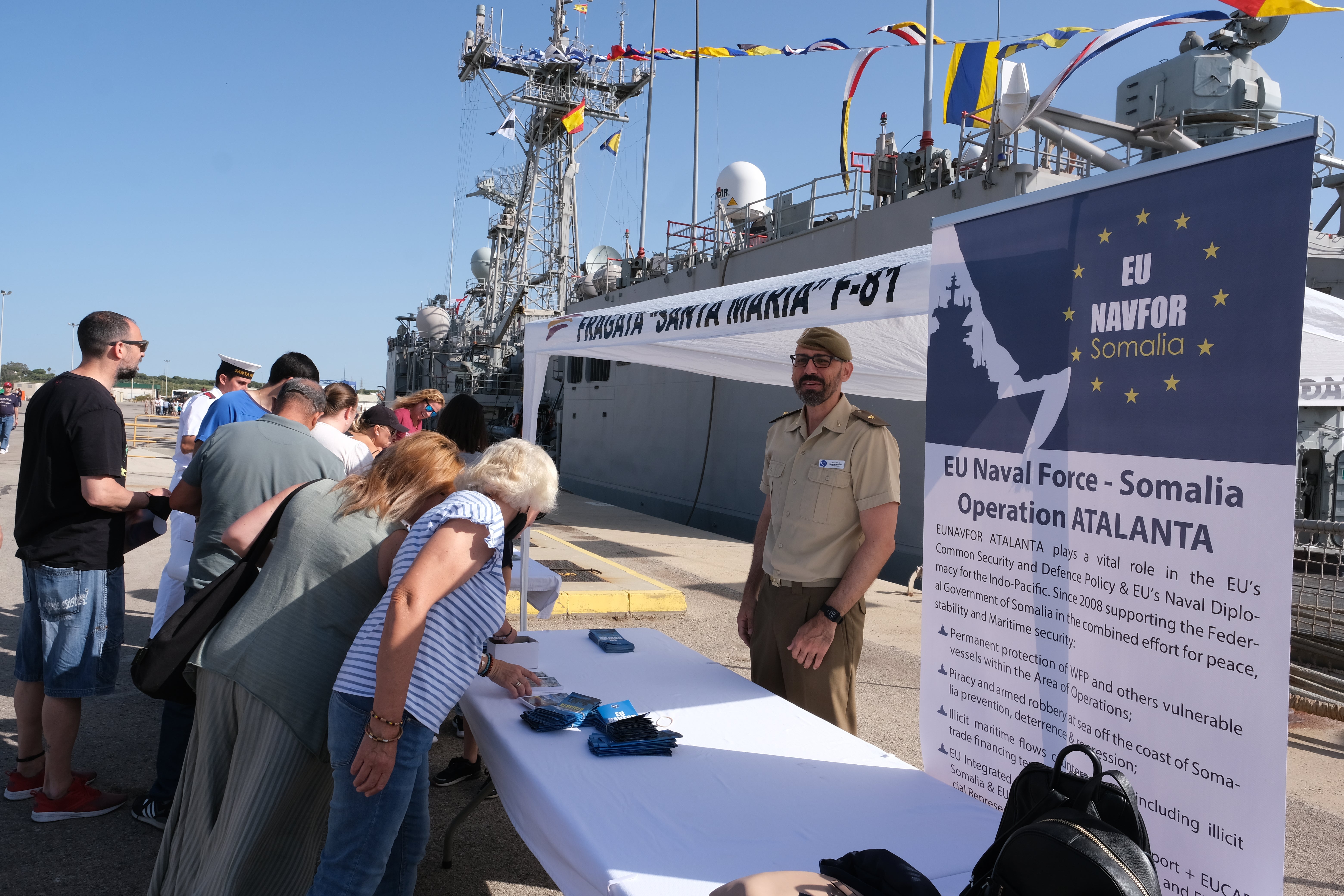 En imágenes: Día de las Fuerzas Armadas en Cádiz