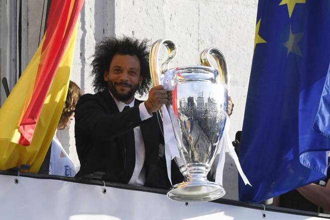 El Real Madrid celebra la Champions con la afición, en imágenes