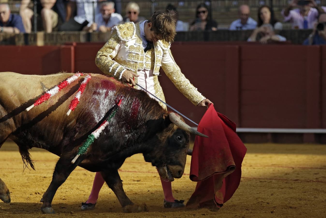 Álvaro Burdiel da la única vuelta al ruedo en la segunda novillada en la Maestranza