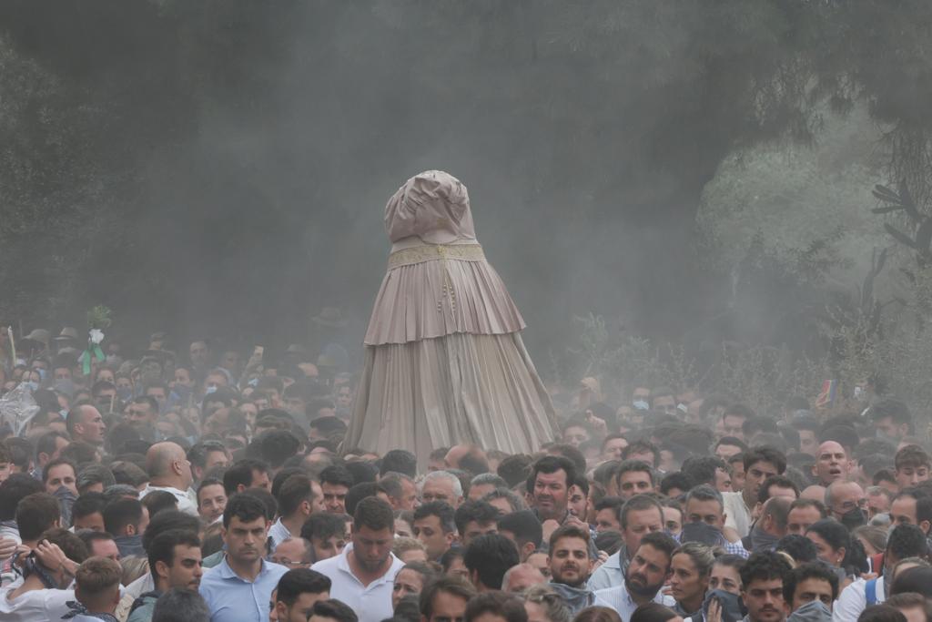 La Virgen del Rocío ya va camino de la aldea