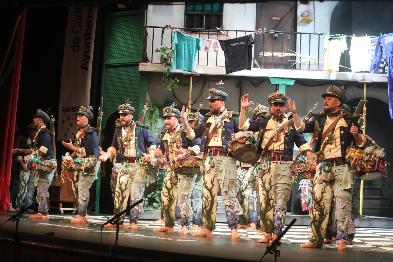 Fotos: Comparsa &#039;Los originales&#039; en el COAC 2022. Carnaval de Cádiz