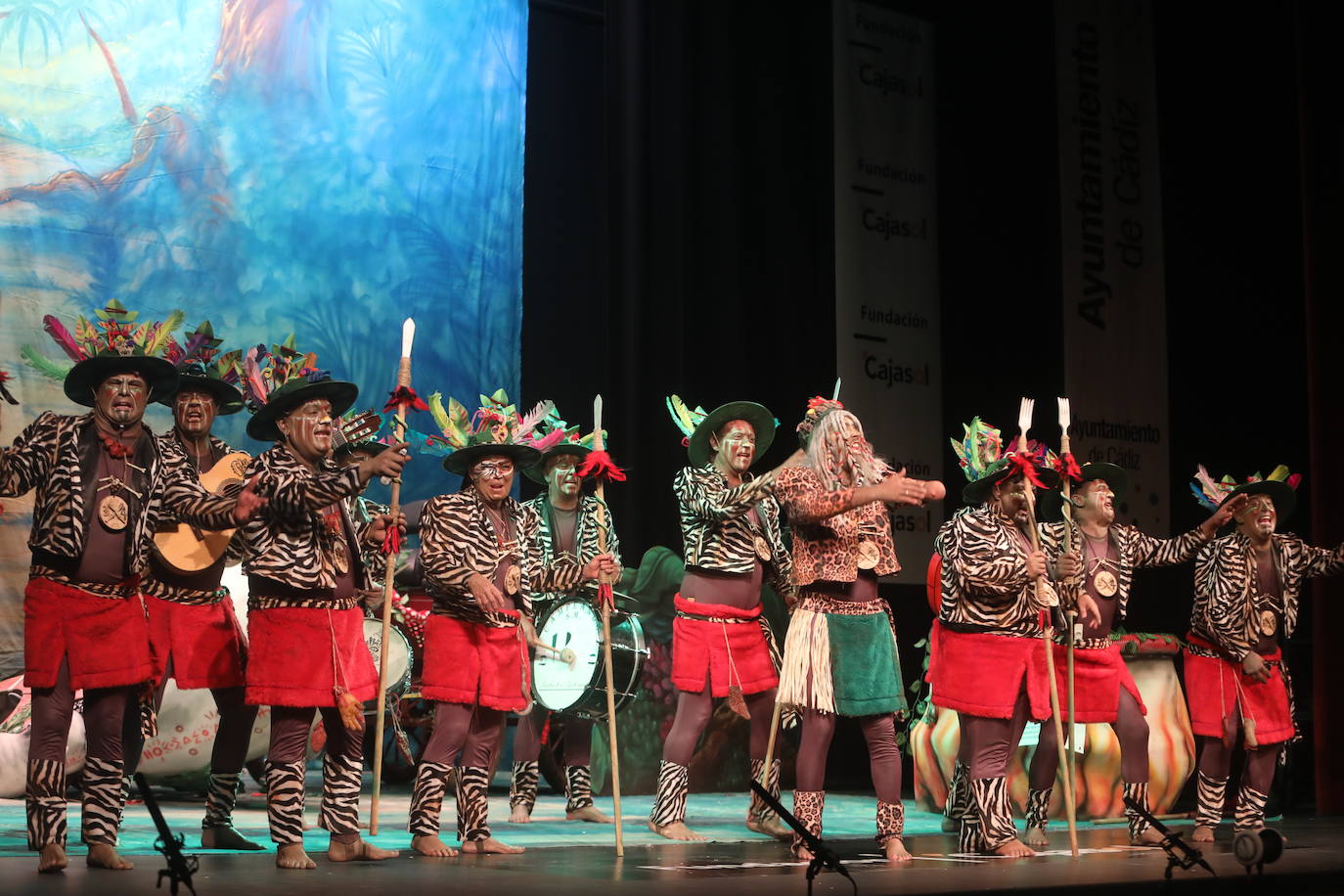 Fotos: Chirigota &#039;Entre sábanas, selvas y ríos... este año vamos al Rocío&#039; en el COAC 2022. Carnaval de Cádiz