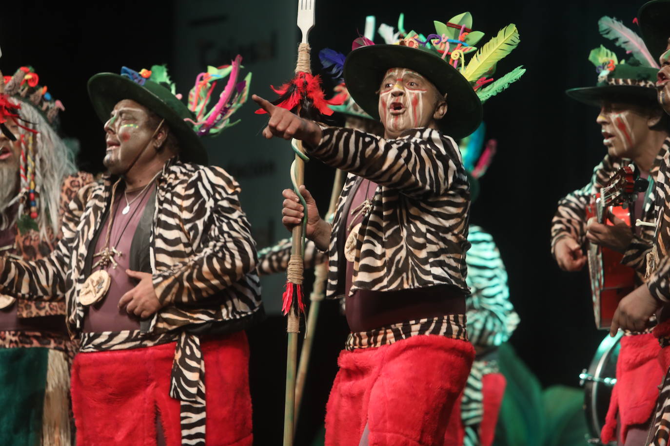 Fotos: Chirigota &#039;Entre sábanas, selvas y ríos... este año vamos al Rocío&#039; en el COAC 2022. Carnaval de Cádiz