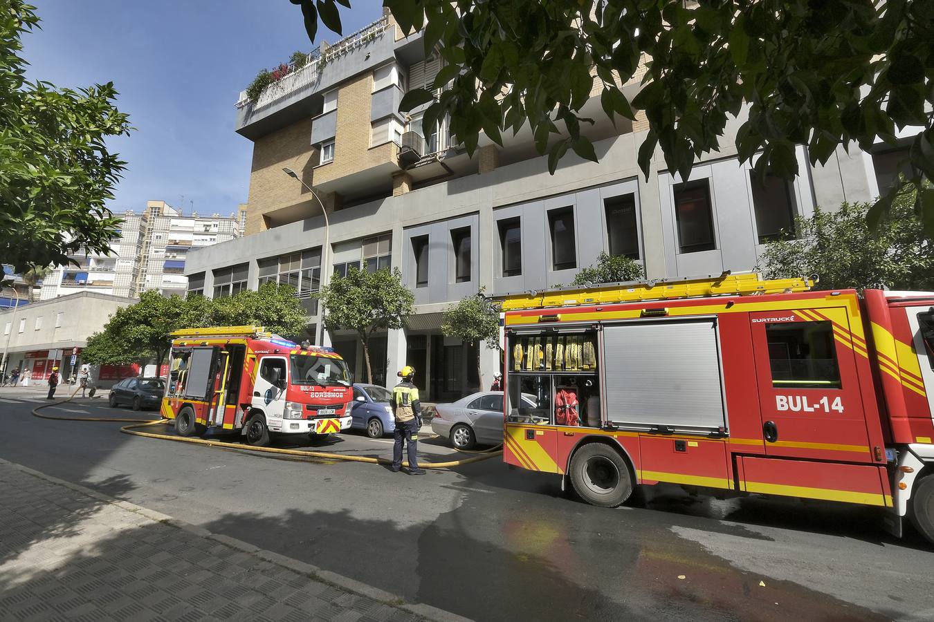 Incendio en el antiguo local de IDental en el barrio de Nervión