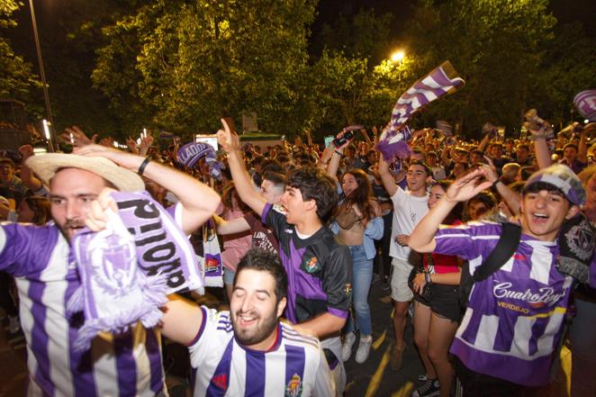 Fiesta en la Plaza de Zorrilla: así celebró la afición el ascenso del ...