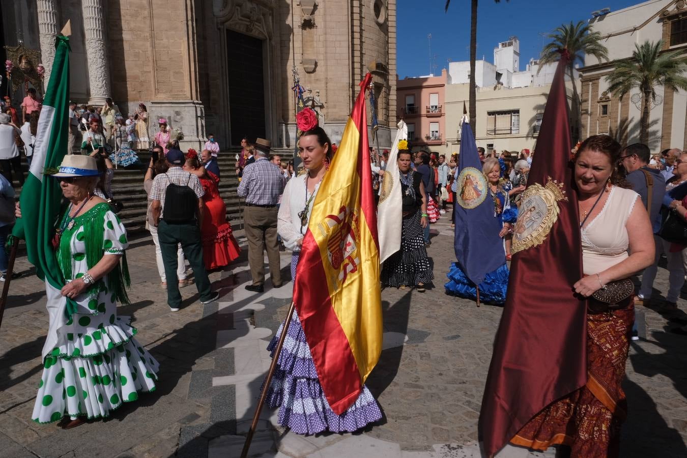 Fotos: Misa de romeros y visita a la Patrona de la hermandad del Rocío de Cádiz