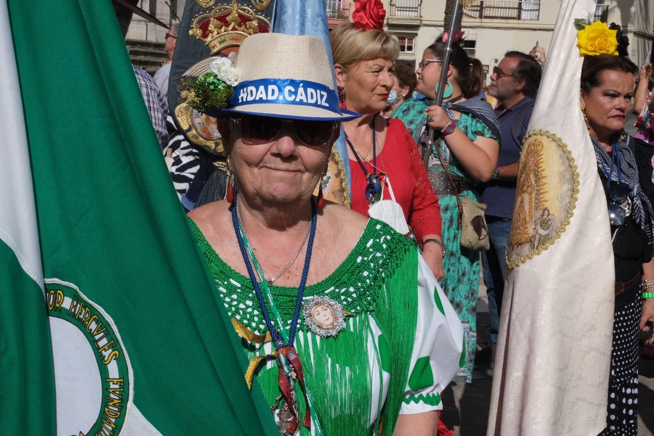 Fotos: Misa de romeros y visita a la Patrona de la hermandad del Rocío de Cádiz