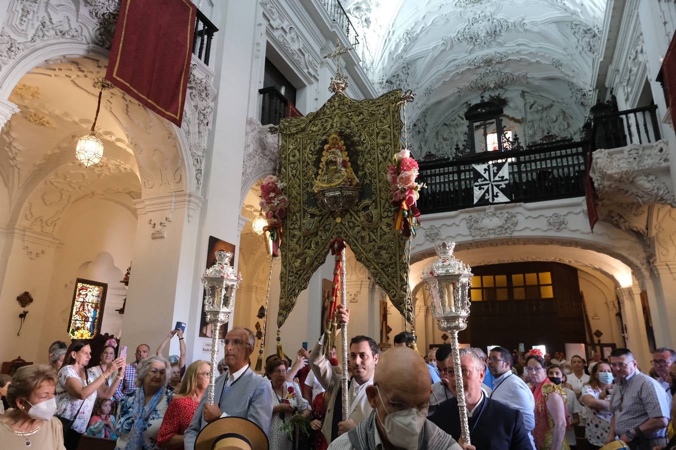 Fotos: Misa de romeros y visita a la Patrona de la hermandad del Rocío de Cádiz