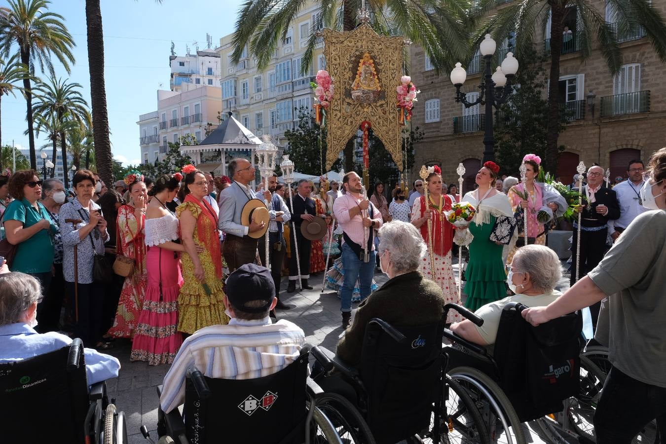 Fotos: Misa de romeros y visita a la Patrona de la hermandad del Rocío de Cádiz