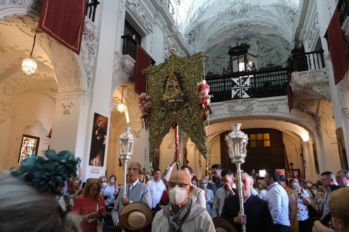 Fotos: Misa de romeros y visita a la Patrona de la hermandad del Rocío de Cádiz