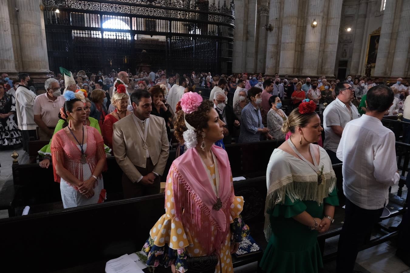 Fotos: Misa de romeros y visita a la Patrona de la hermandad del Rocío de Cádiz