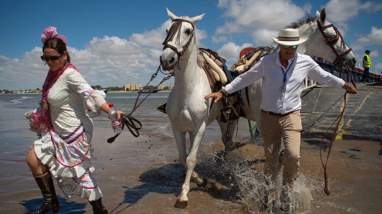 Doñana se llena de color con los peregrinos