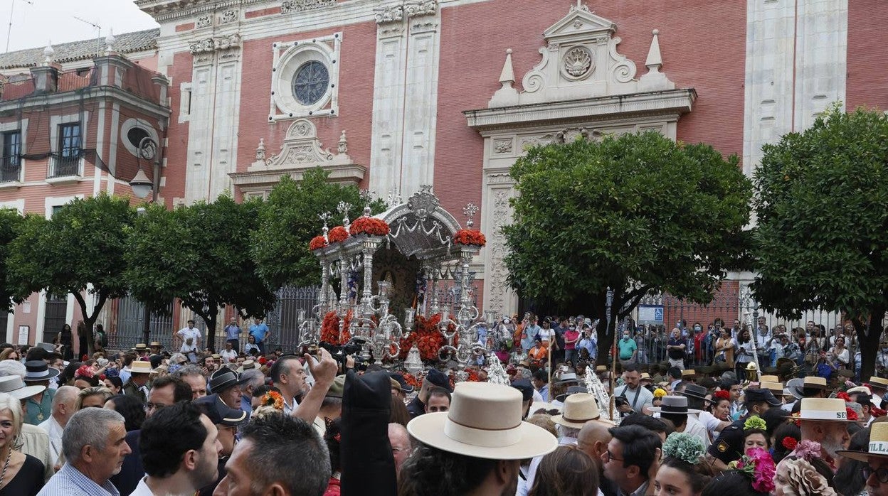 La hermandad de Sevilla ya camina hacia el Rocío