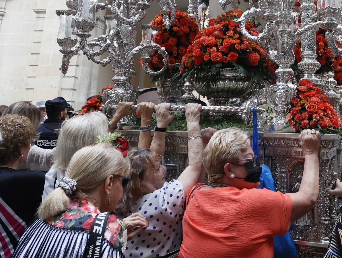 Salida de la hermandad de Sevilla hacia el Rocío