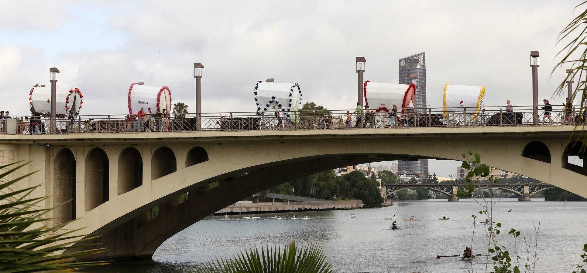 Salida de la hermandad de Sevilla hacia el Rocío