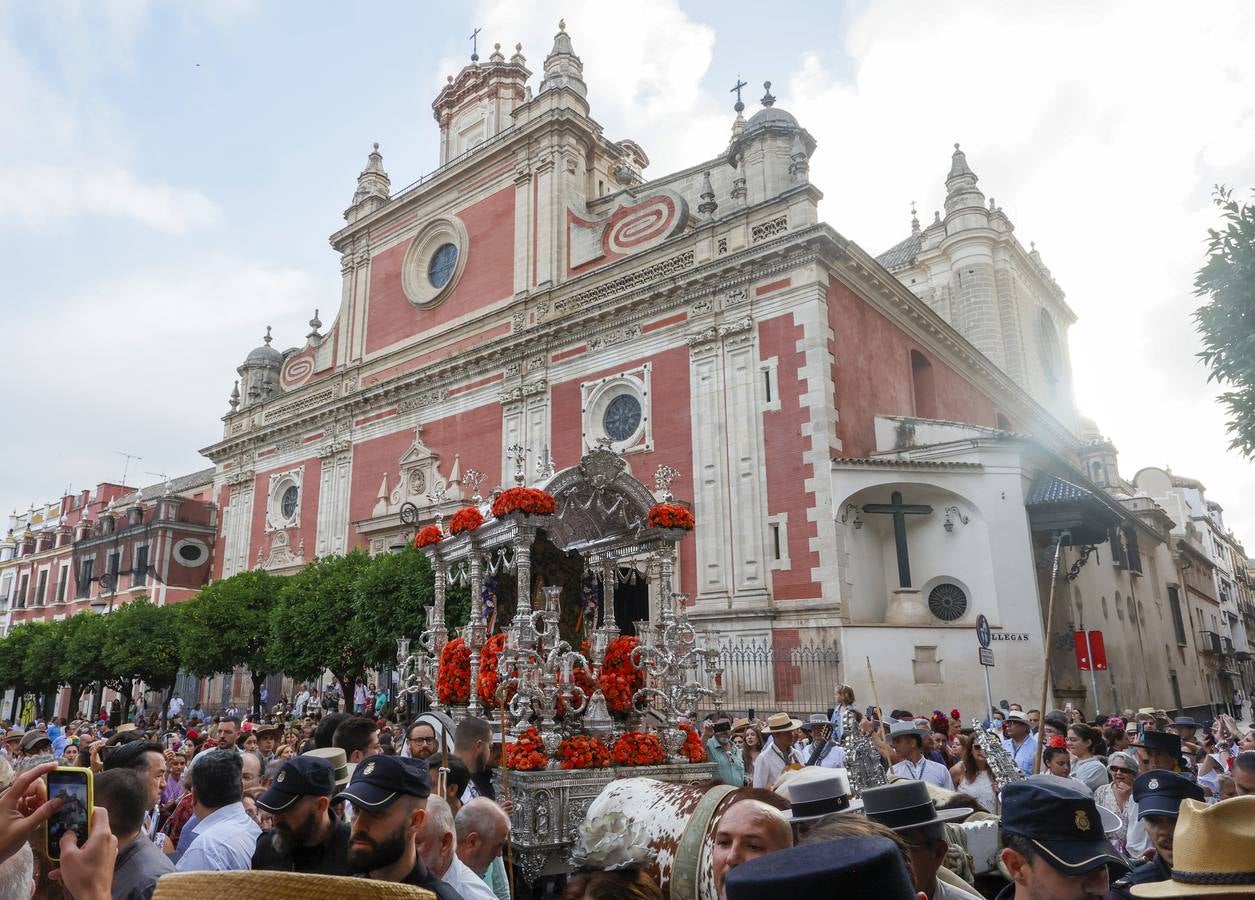 Salida de la hermandad de Sevilla hacia el Rocío