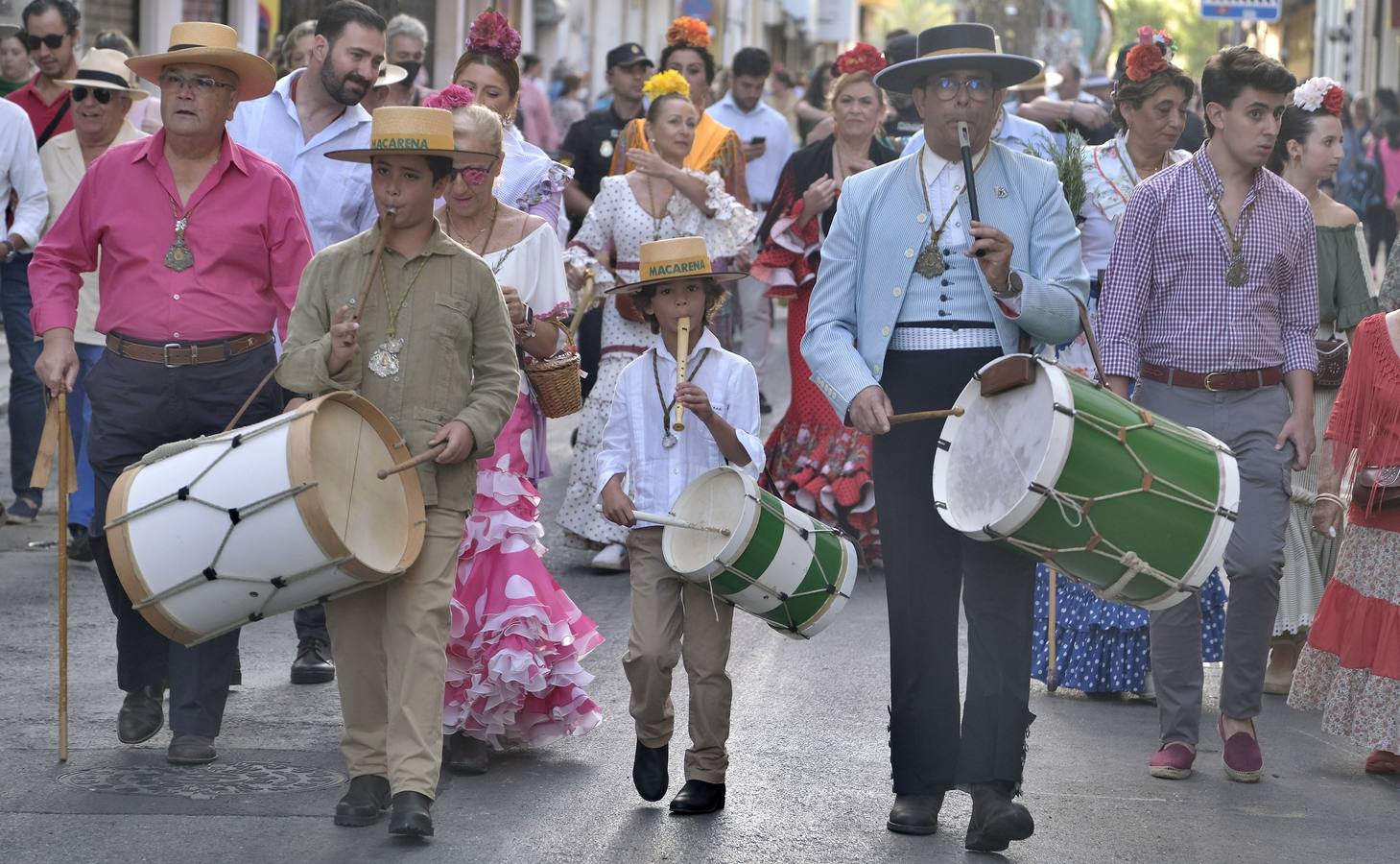 Salida de la hermandad del Rocío de la Macarena