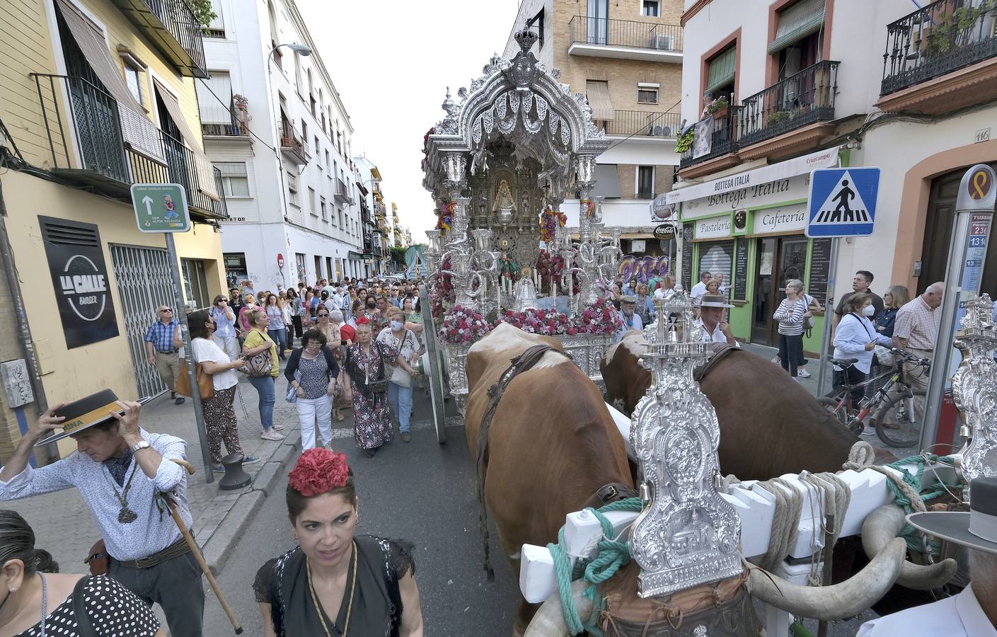 Salida de la hermandad del Rocío de la Macarena