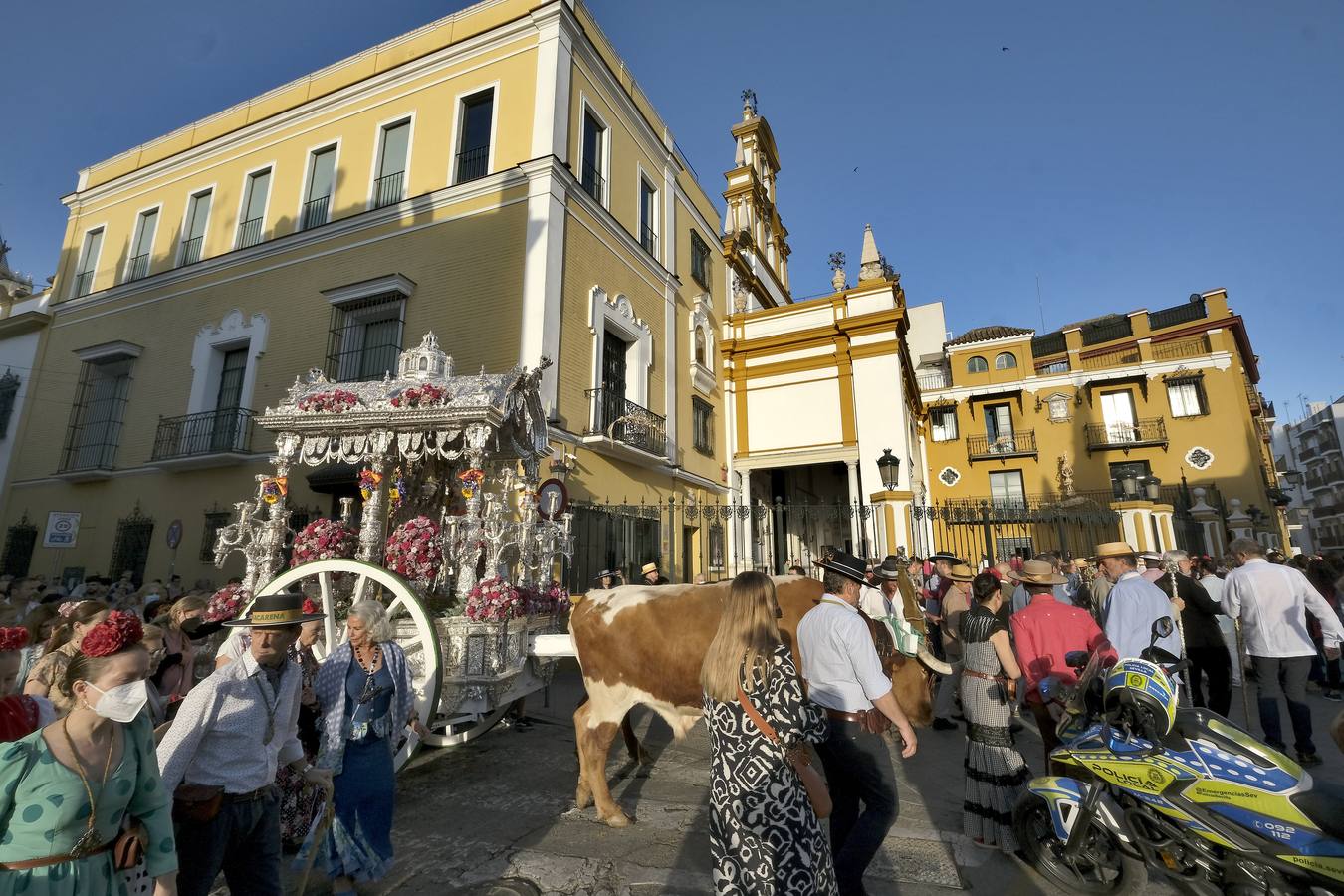 Salida de la hermandad del Rocío de la Macarena