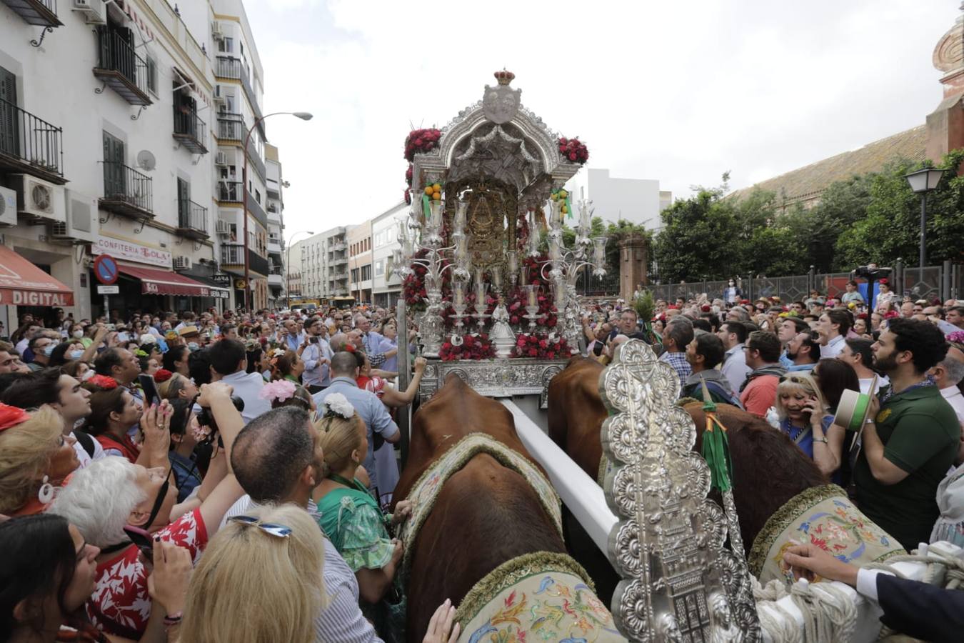 Salida de la hermandad del Rocío de Triana