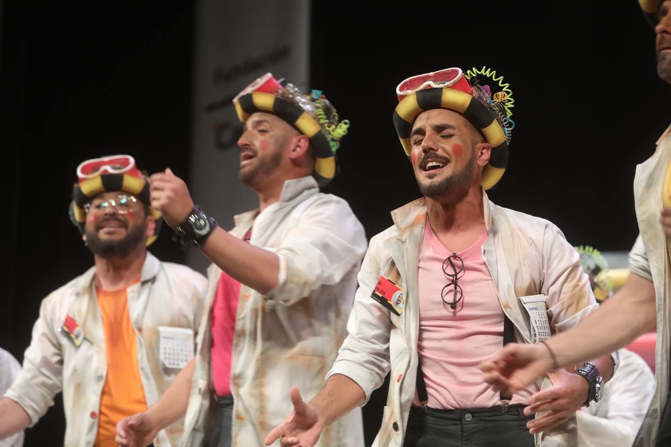 Fotos: Comparsa &#039;¿Me meto o no me meto?&#039; en el COAC 2022. Carnaval de Cádiz