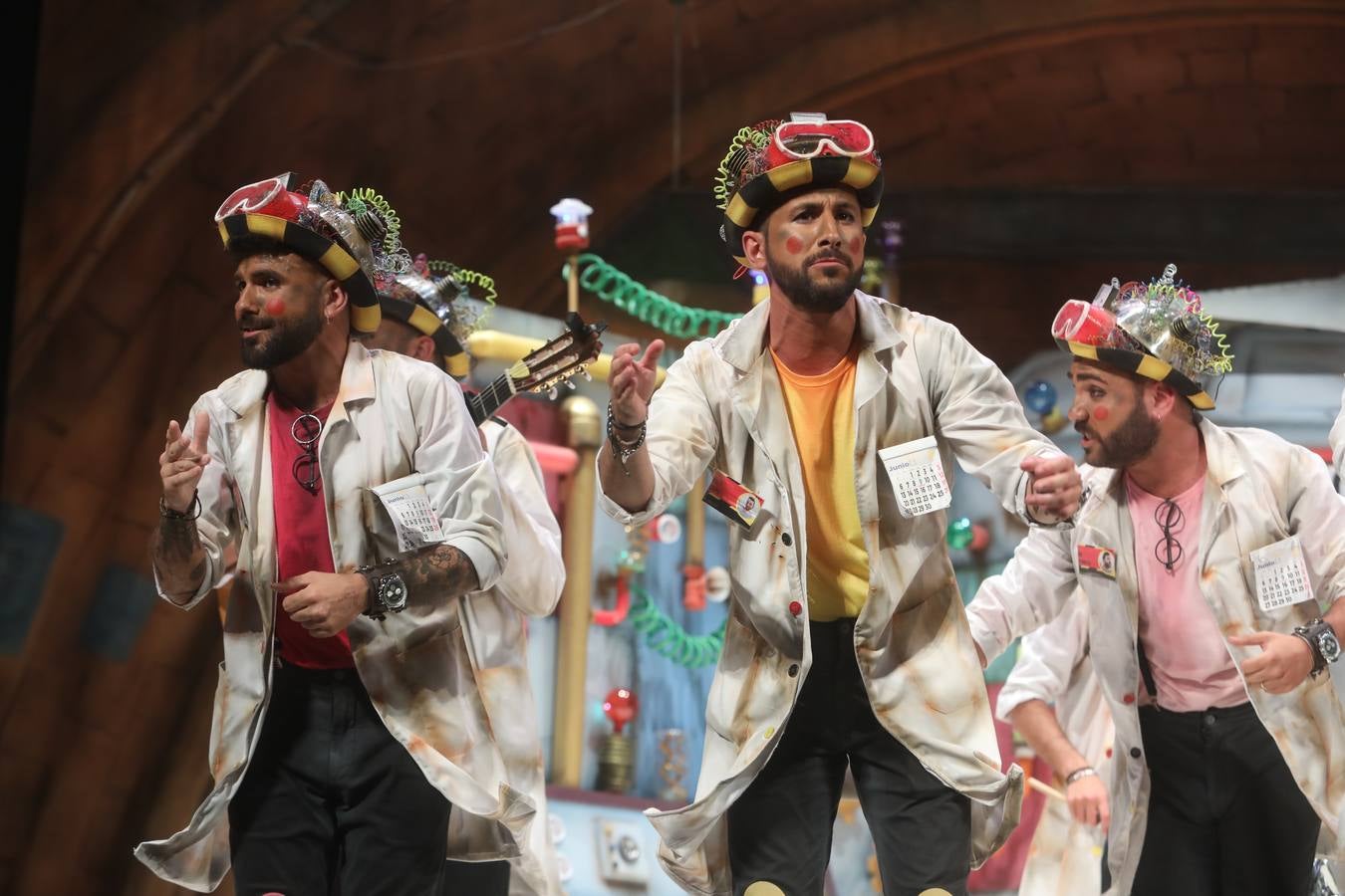 Fotos: Comparsa &#039;¿Me meto o no me meto?&#039; en el COAC 2022. Carnaval de Cádiz