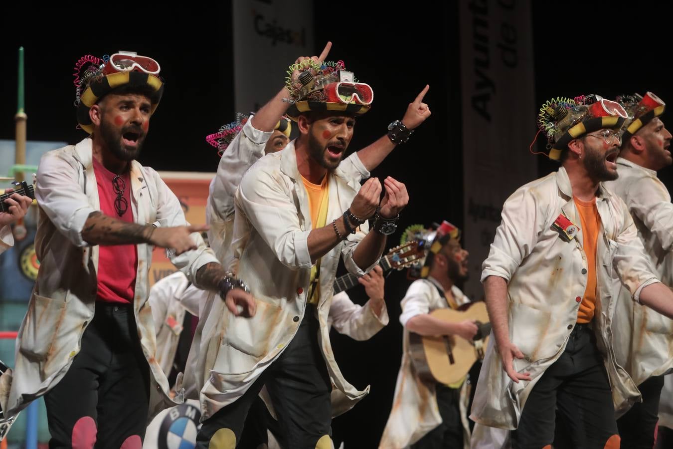 Fotos: Comparsa &#039;¿Me meto o no me meto?&#039; en el COAC 2022. Carnaval de Cádiz