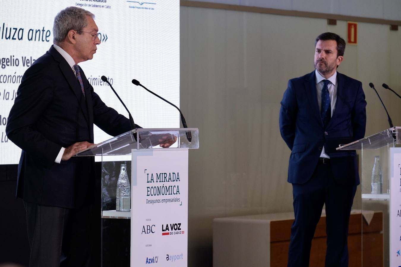 Fotos: Rogelio Velasco en la Mirada Económica de ABC y La Voz