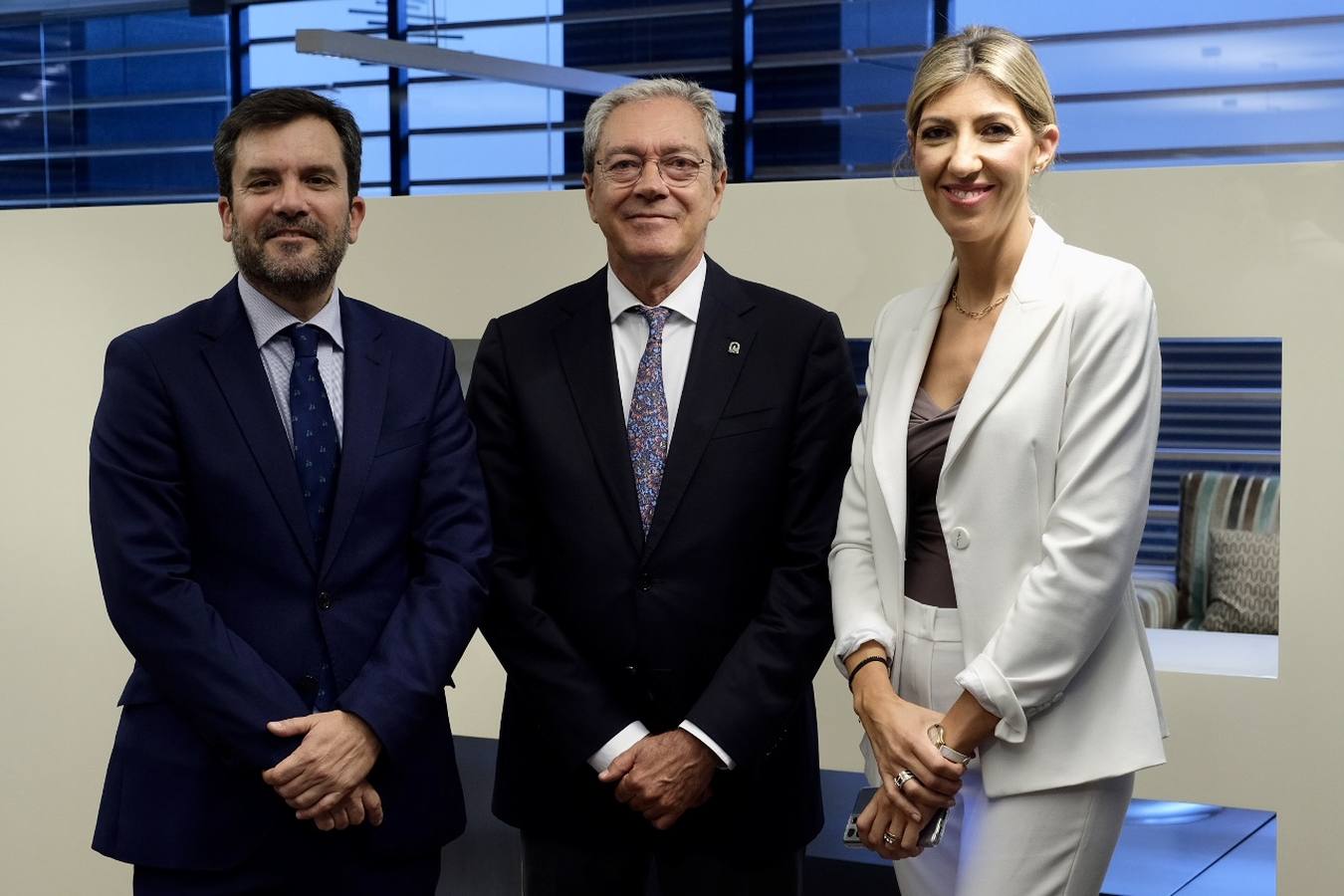 Fotos: Rogelio Velasco en la Mirada Económica de ABC y La Voz