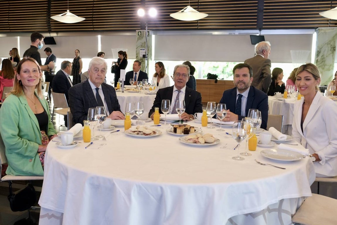 Fotos: Ambiente en la Mirada Económica de ABC y La Voz con Rogelio Velasco