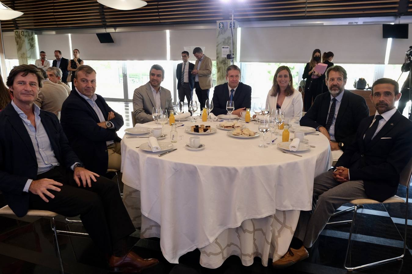 Fotos: Ambiente en la Mirada Económica de ABC y La Voz con Rogelio Velasco