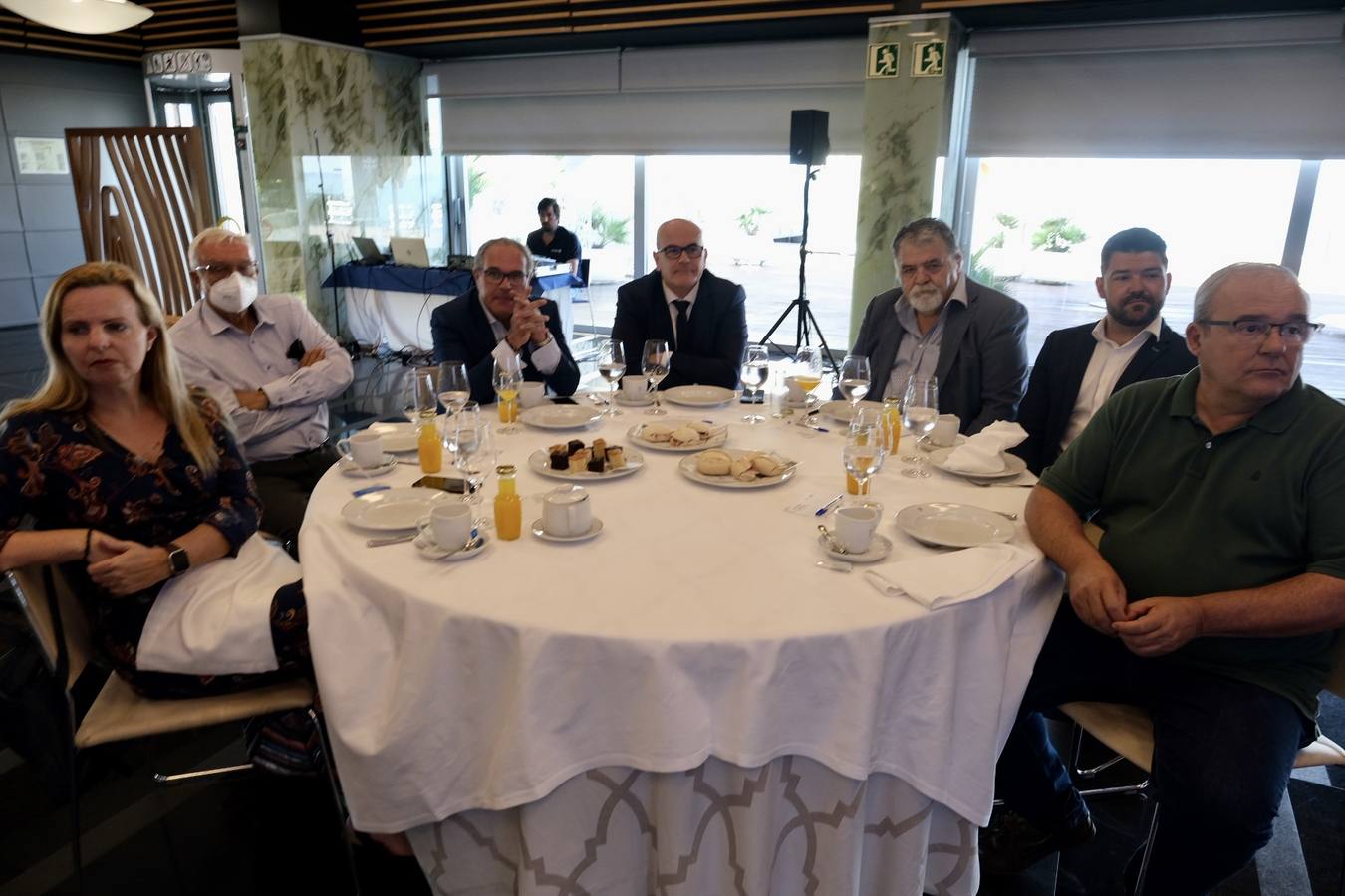 Fotos: Ambiente en la Mirada Económica de ABC y La Voz con Rogelio Velasco