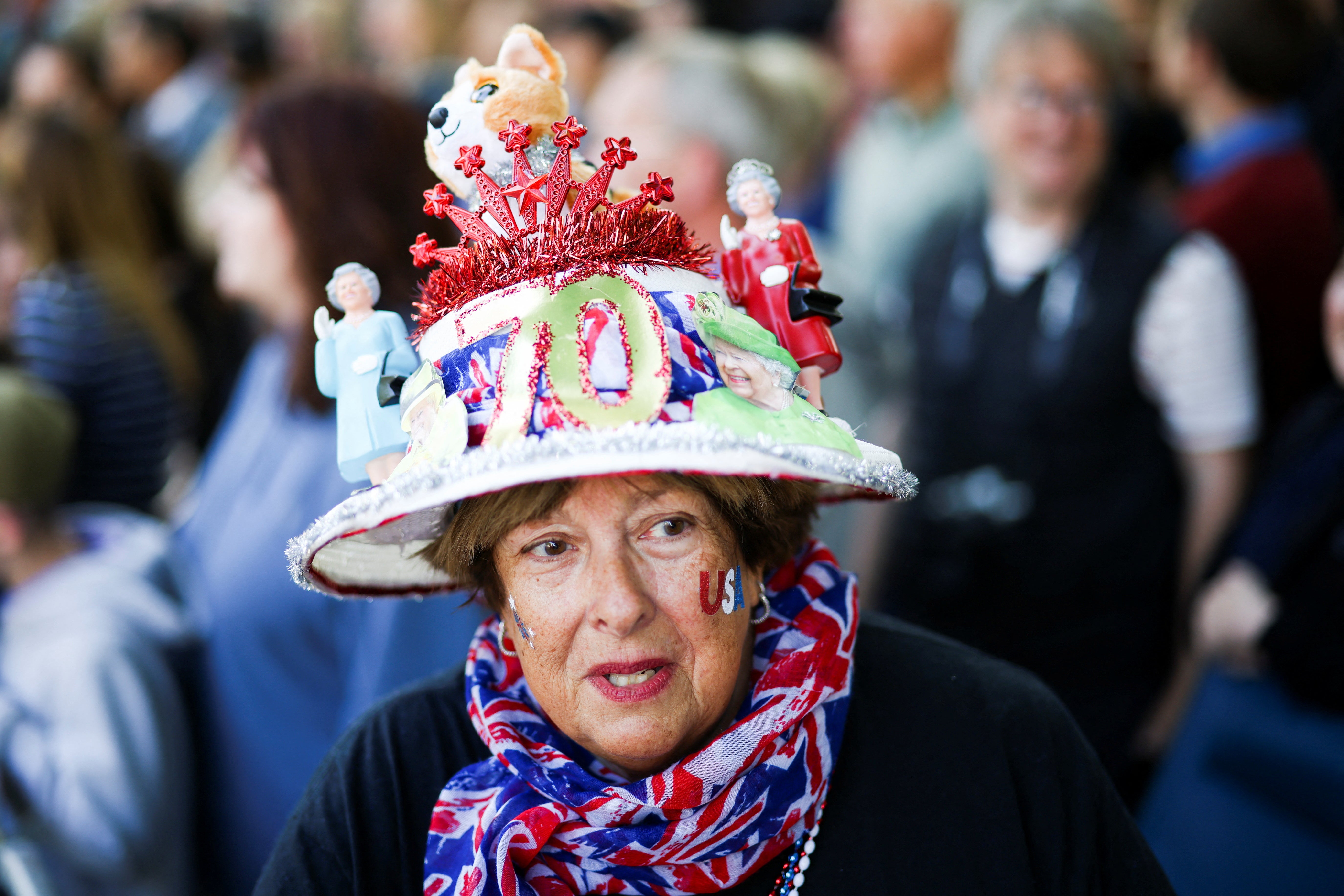 Los sombreros, el complemento característico de la reina, han estado muy presentes. 