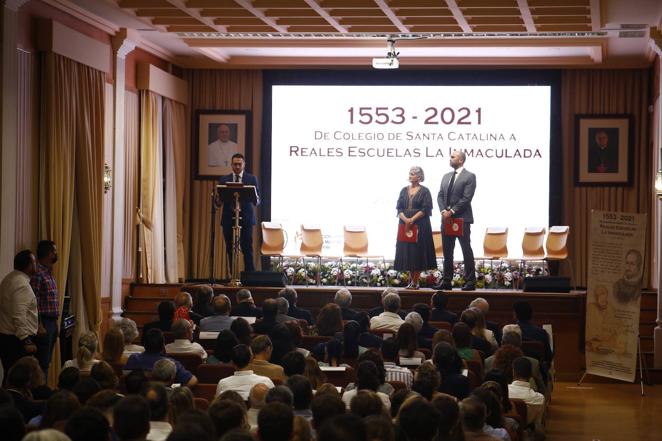 El estreno del documental sobre el colegio La Inmaculada de Córdoba, en imágenes