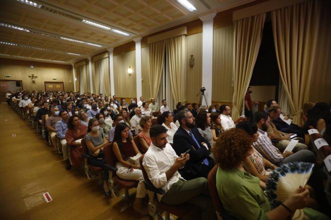 El estreno del documental sobre el colegio La Inmaculada de Córdoba, en imágenes