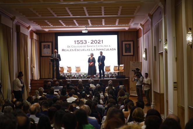 El estreno del documental sobre el colegio La Inmaculada de Córdoba, en imágenes