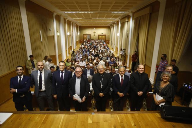 El estreno del documental sobre el colegio La Inmaculada de Córdoba, en imágenes