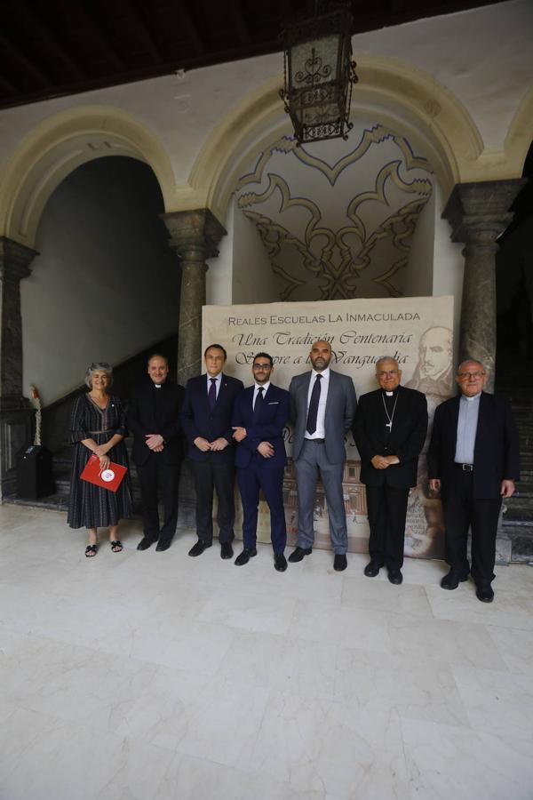 El estreno del documental sobre el colegio La Inmaculada de Córdoba, en imágenes