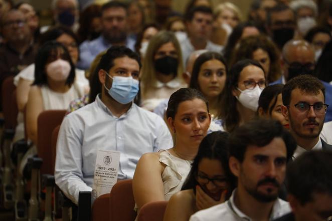 El estreno del documental sobre el colegio La Inmaculada de Córdoba, en imágenes