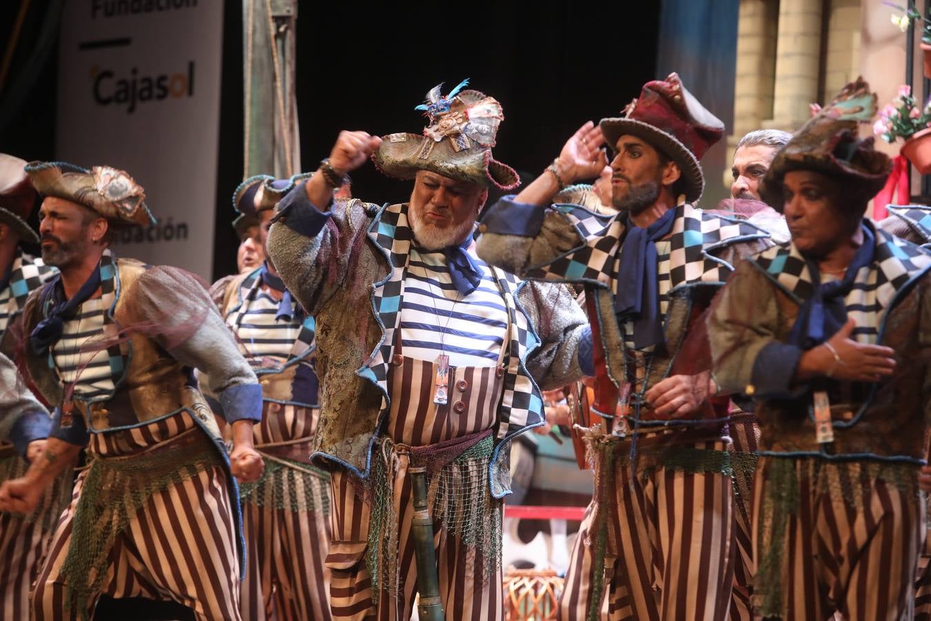 Fotos: Comparsa 'Los viajantes' en el COAC 2022. Carnaval de Cádiz