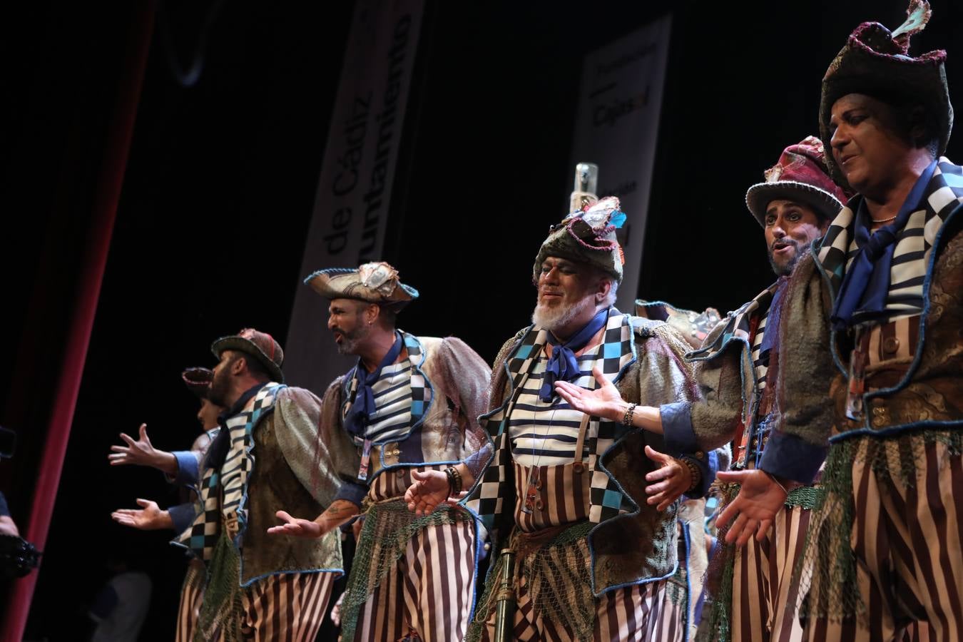 Fotos: Comparsa &#039;Los viajantes&#039; en el COAC 2022. Carnaval de Cádiz