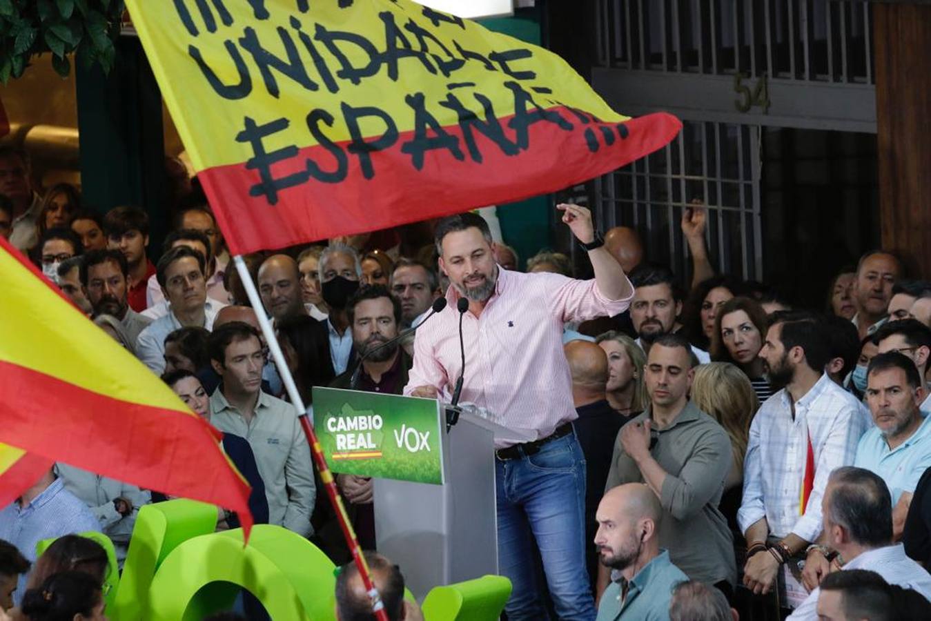 Vox llena la calle Asunción, en imágenes