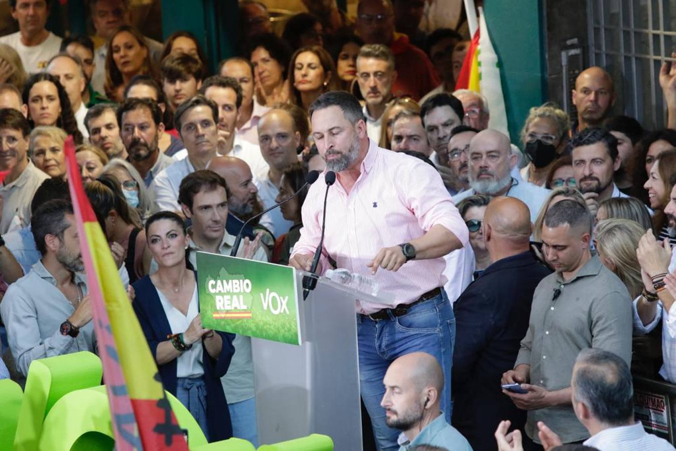 Vox llena la calle Asunción, en imágenes