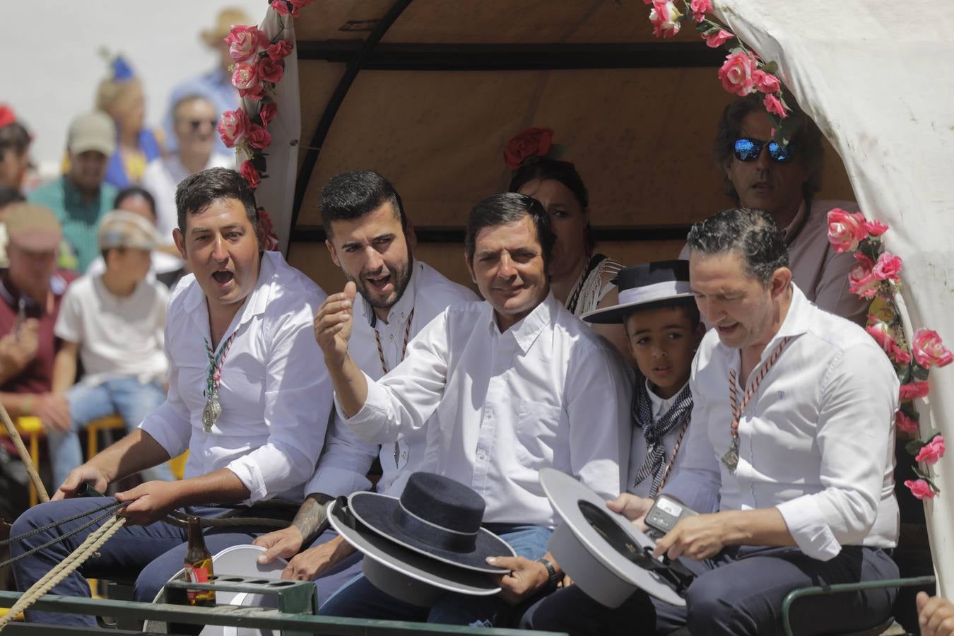 Presentación de las hermandades más antiguas ante la Virgen del Rocío