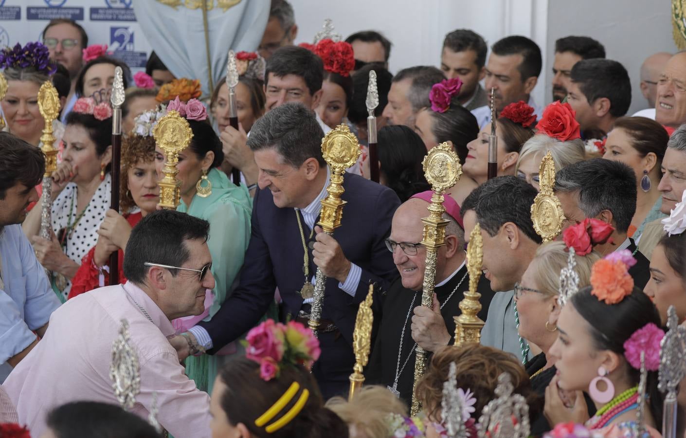 Presentación de las hermandades más antiguas ante la Virgen del Rocío