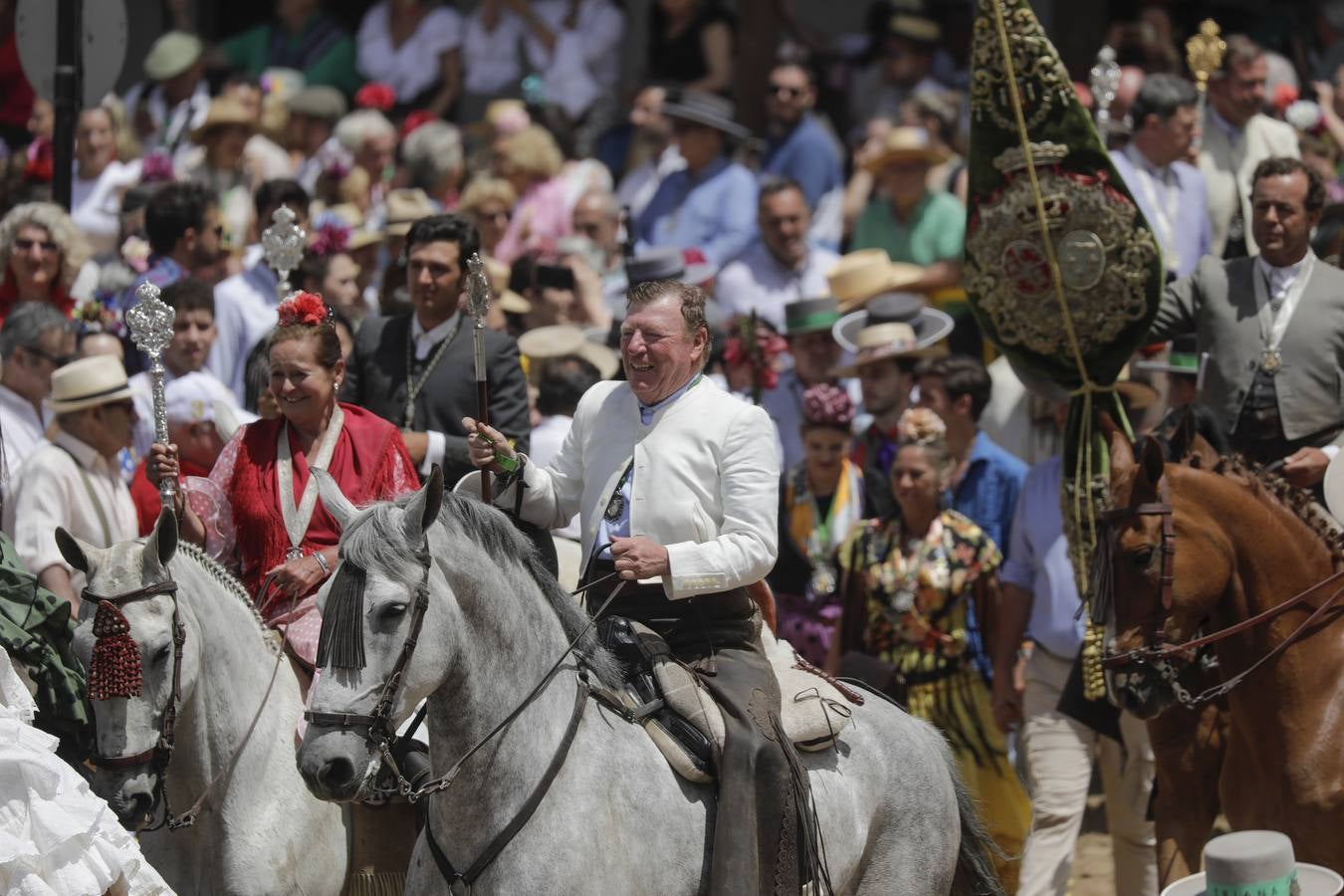 Presentación de las hermandades más antiguas ante la Virgen del Rocío