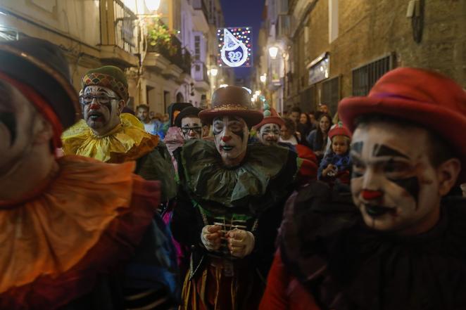 Fotos: El ambiente en la calle la noche de la Final del COAC