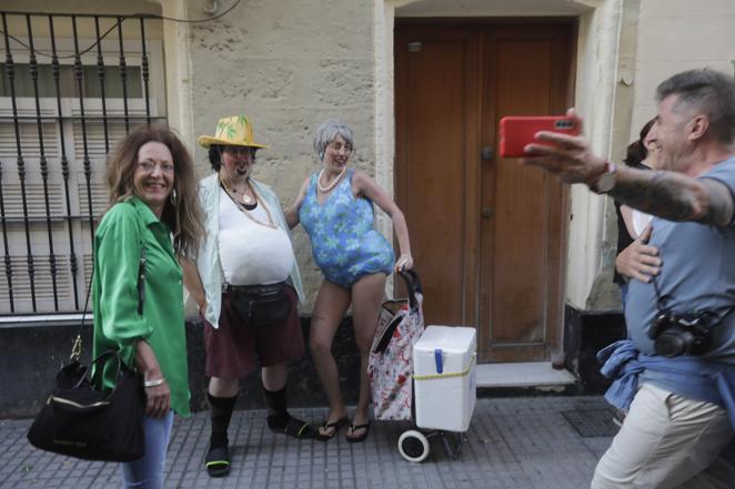 Fotos: El ambiente en la calle la noche de la Final del COAC